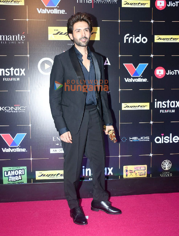 photos tiger shroff sonakshi sinha sophie choudry raveena tandon and others snapped at the pink carpet and awards ceremony of bollywood hungama ott india fest 2024 1 2