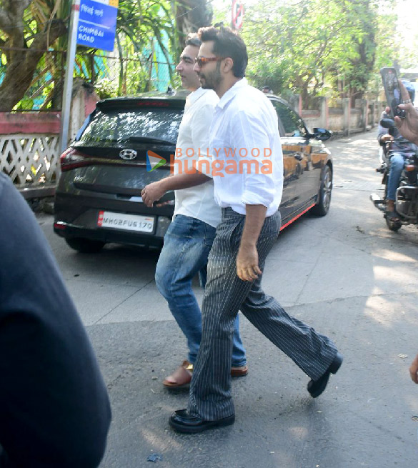 photos varun dhawan snapped outside a dubbing studio in bandra 3