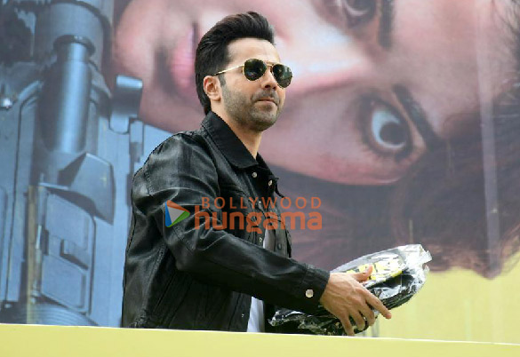 photos varun dhawan snapped promoting citadel honey bunny at gaiety galaxy bandra 4