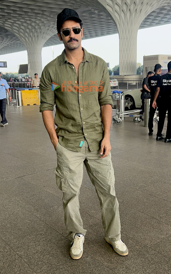 Photos: Vicky Kaushal and Esha Deol snapped at the airport Photos: Vicky Kaushal and Esha Deol snapped at the airport