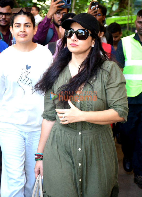 photos vidya balan snapped at mumbai airport returning from bhool bhulaiyaa 3 promotions 5