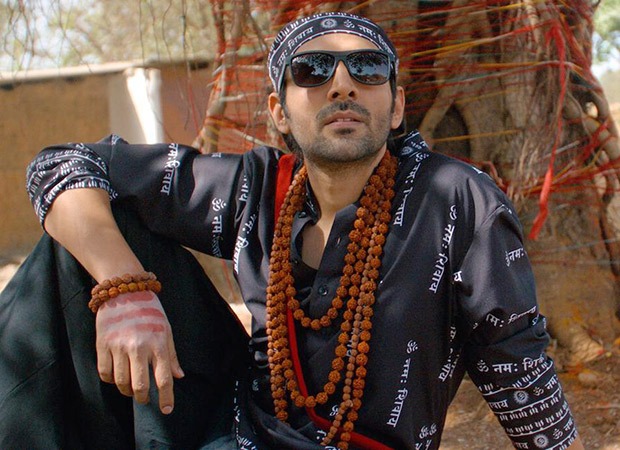 Rooh Baba Joins the Meme Craze Kartik Aaryan embraces internet hilarious reactions post Bhool Bhulaiyaa 3 trailer launch