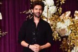 Rooh Baba Spotted in Black! Kartik Aaryan is such a cutie