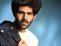 Kartik Aaryan flaunts ‘Housefull’ board at Gaiety Galaxy Theatre, celebrates Bhool Bhulaiyaa 3 success with Bhushan Kumar