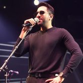 Ayushmann Khurrana requests fan throwing dollar bills on stage to donate to charity; wins hearts of netizens with his gesture