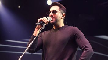 Ayushmann Khurrana requests fan throwing dollar bills on stage to donate to charity; wins hearts of netizens with his gesture