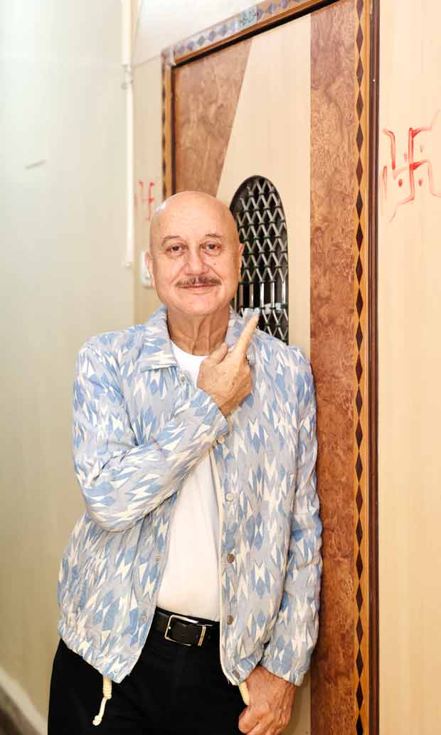 Anupam Kher takes nostalgic trip to Mumbai’s iconic locations: Casa Maria, Prithvi Theatre and more!