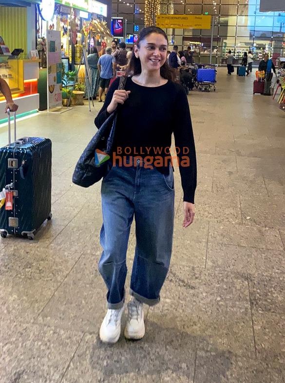 photos aditi rao hydari snapped at the airport 4