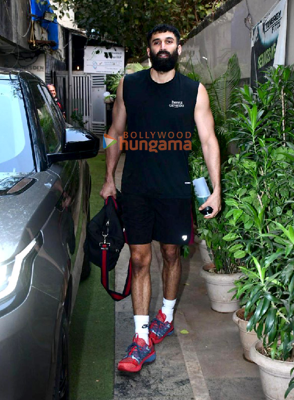 Photos: Aditya Roy Kapur snapped outside a gym in Bandra Photos: Aditya Roy Kapur snapped outside a gym in Bandra