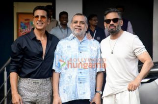 Photos: Akshay Kumar, Suniel Shetty and Paresh Rawal snapped at Kalina airport