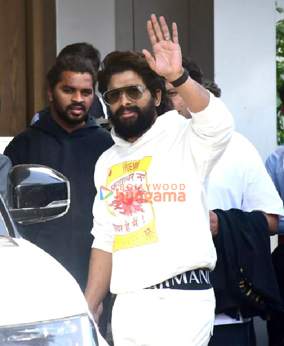 Photos: Allu Arjun snapped at Kalina airport Photos: Allu Arjun snapped at Kalina airport