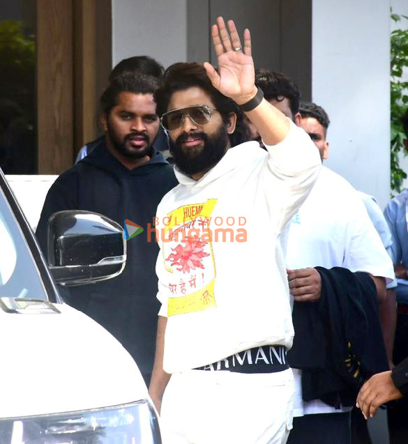 photos allu arjun snapped at kalina airport 4