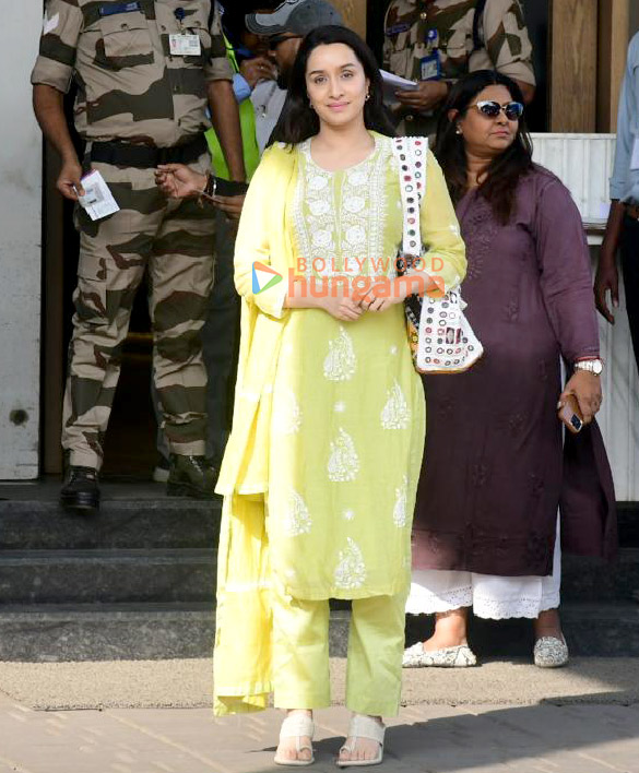 photos arjun kapoor shraddha kapoor and vedang raina snapped at kalina airport 5