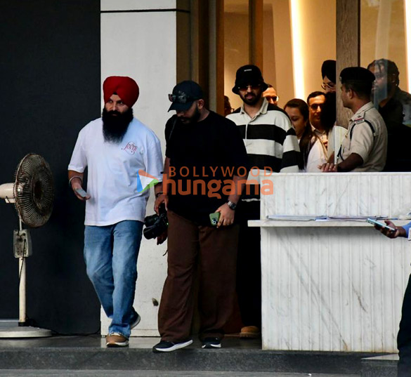 photos diljit dosanjh snapped at kalina airport 4