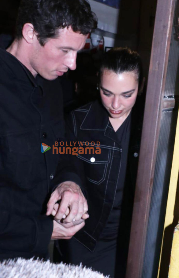 photos dua lipa snapped in mumbai 1
