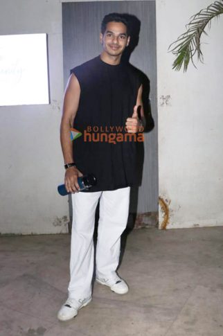 Photos: Ishaan Khatter spotted outside a dance class in Santacruz