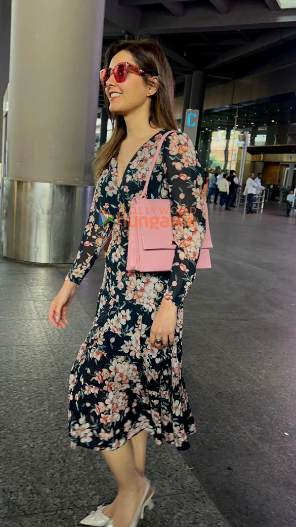 photos kartik aaryan raashii khanna and sonam bajwa snapped at the airport 1