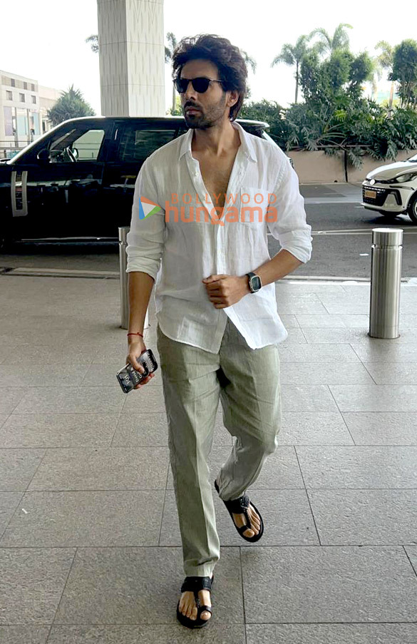 photos kartik aaryan sunny deol and bhushan kumar snapped at the airport 1