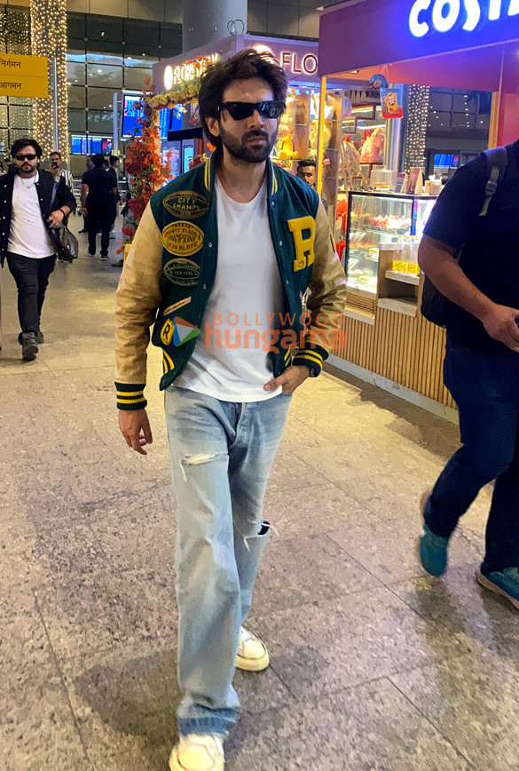 photos kartik aaryan and aditya roy kapur snapped at the airport 2