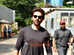 Photos: Kartik Aaryan snapped outside Juhu PVR