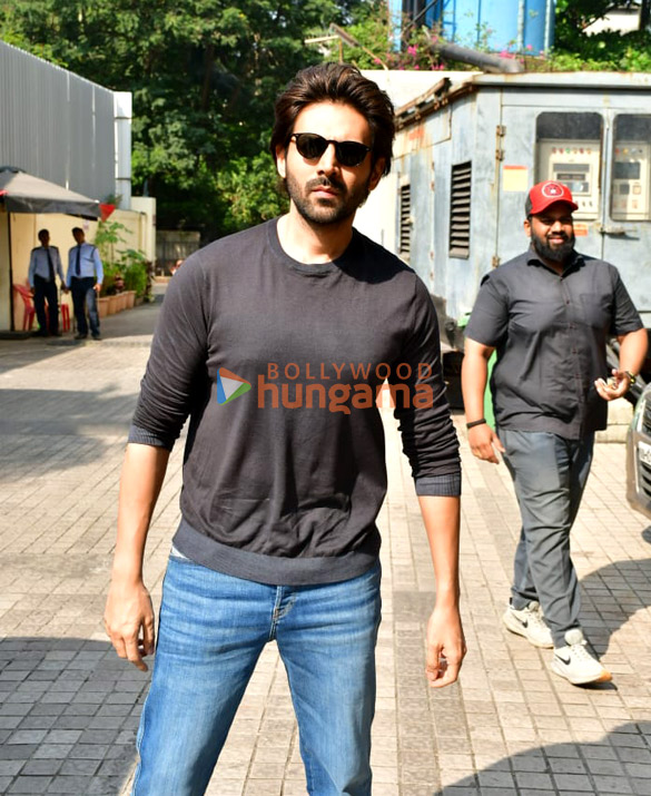 Photos: Kartik Aaryan snapped outside Juhu PVR Photos: Kartik Aaryan snapped outside Juhu PVR