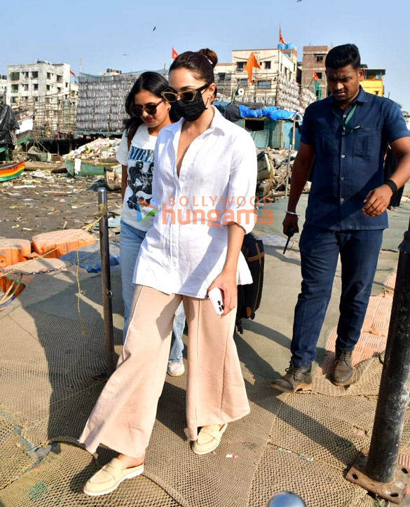 photos kiara advani snapped at versova jetty 1