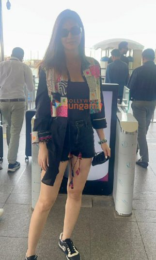 Photos: Kriti Sanon, Shatrughan Sinha and Ravi Kishan snapped at the airport