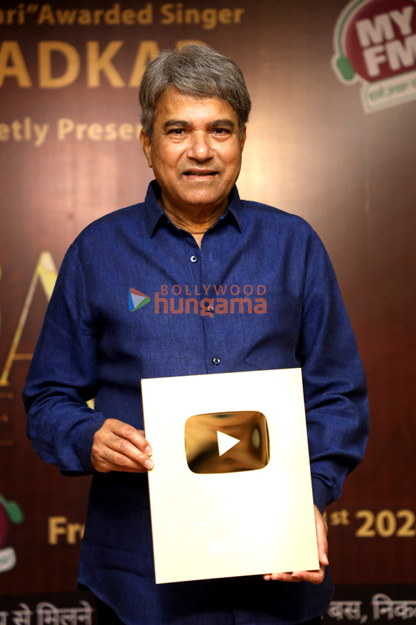 photos kumaar and suresh wadkar launched ae zindagi gale laga le radio show 5