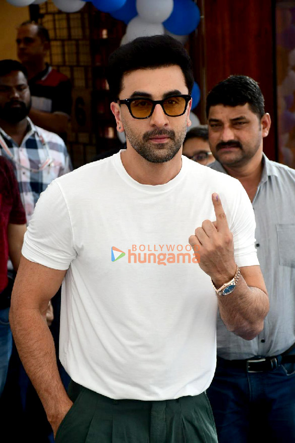 photos maharashtra assembly elections 2024 kartik aaryan rakul preet singh jackky bhagnani and others cast their votes in mumbai 3 4