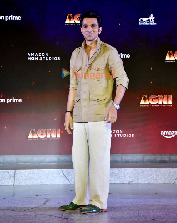 photos pratik gandhi saiyami kher divyenndu farhan akhtar and team agni snapped at the trailer launch 11