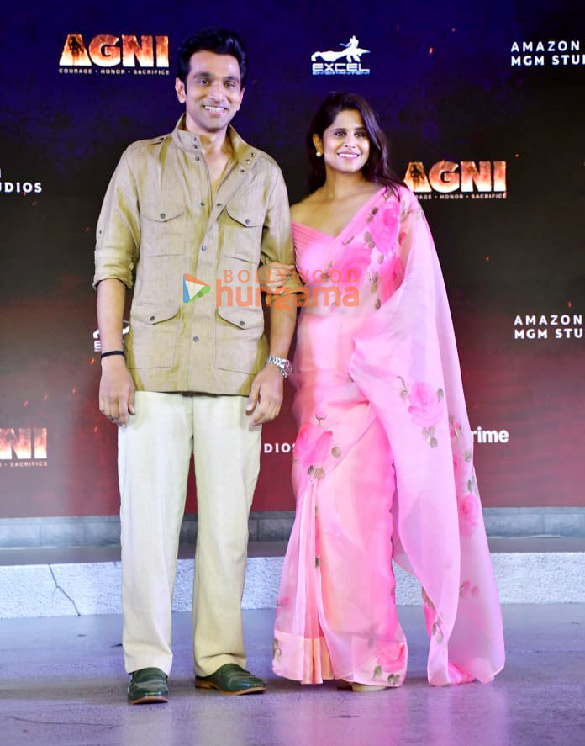 photos pratik gandhi saiyami kher divyenndu farhan akhtar and team agni snapped at the trailer launch 8