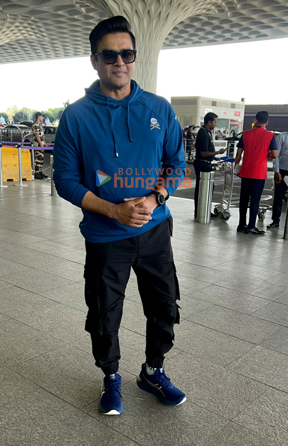 photos r madhavan and anusha dandekar snapped at the airport 1