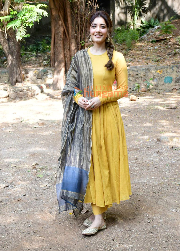 photos raashii khanna kicks off her pre birthday celebrations with a plantation drive along with 100 kids at the bhamla foundation 4