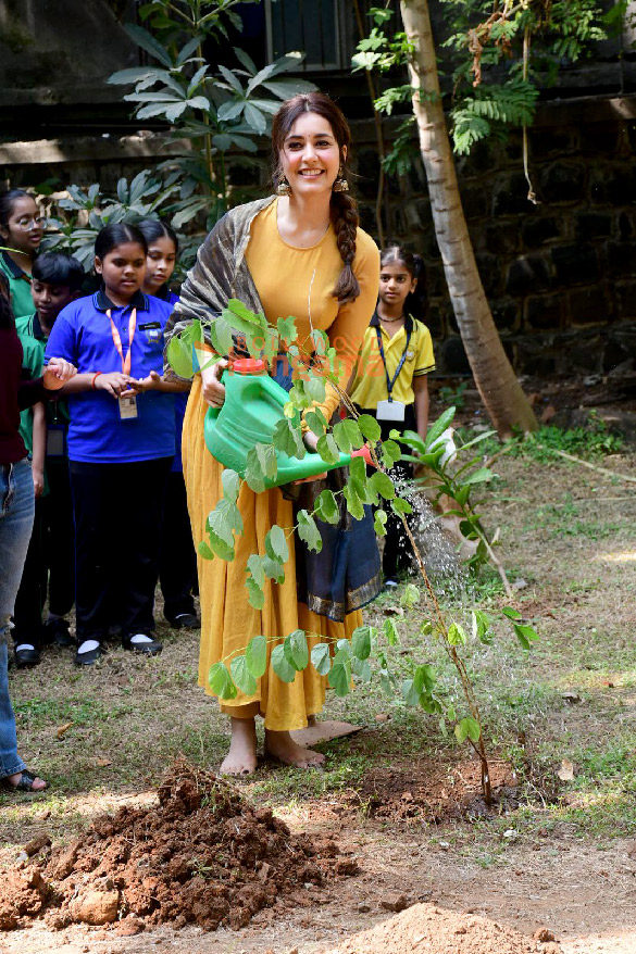 photos raashii khanna kicks off her pre birthday celebrations with a plantation drive along with 100 kids at the bhamla foundation 6