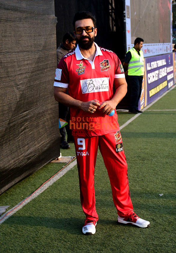 Photos: Raj Kundra, Arjun Bijlani and others attend the the opening match of All Star Tennis Ball Cricket League in Bandra