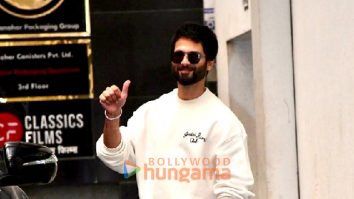 Photos: Shahid Kapoor snapped at Roy Kapur Films office in Khar