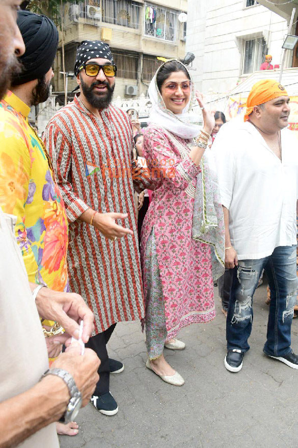 photos shilpa shetty raj kundra and nimrat kaur snapped outside a gurudwara 1