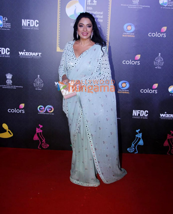 photos shriya saran vikrant massey pratik gandhi and others walk down the red carpet at the closing ceremony of iffi 2024 13
