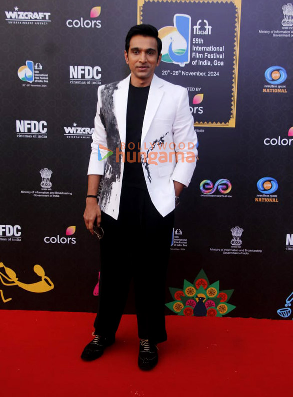 photos shriya saran vikrant massey pratik gandhi and others walk down the red carpet at the closing ceremony of iffi 2024 9