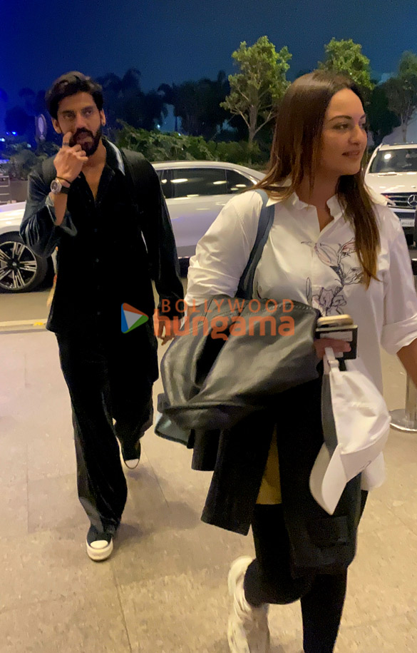 photos sonakshi sinha and zaheer iqbal snapped at the airport 45 3
