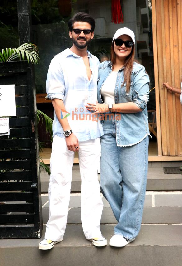 photos sonakshi sinha and zaheer iqbal snapped outside mizu in bandra 4
