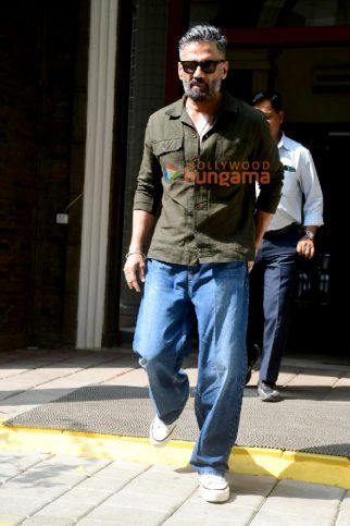 Photos: Suniel Shetty snapped outside a dental clinic in Khar