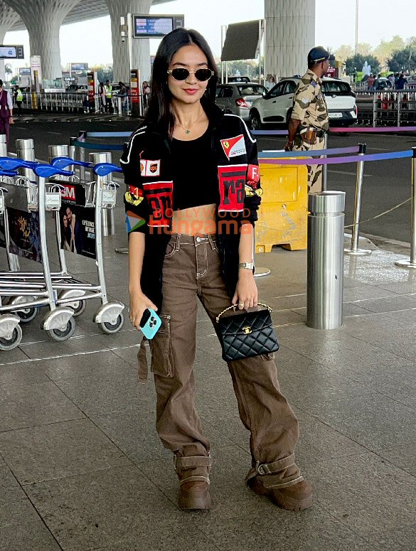 photos sunny leone anushka sen and others snapped at the airport 6