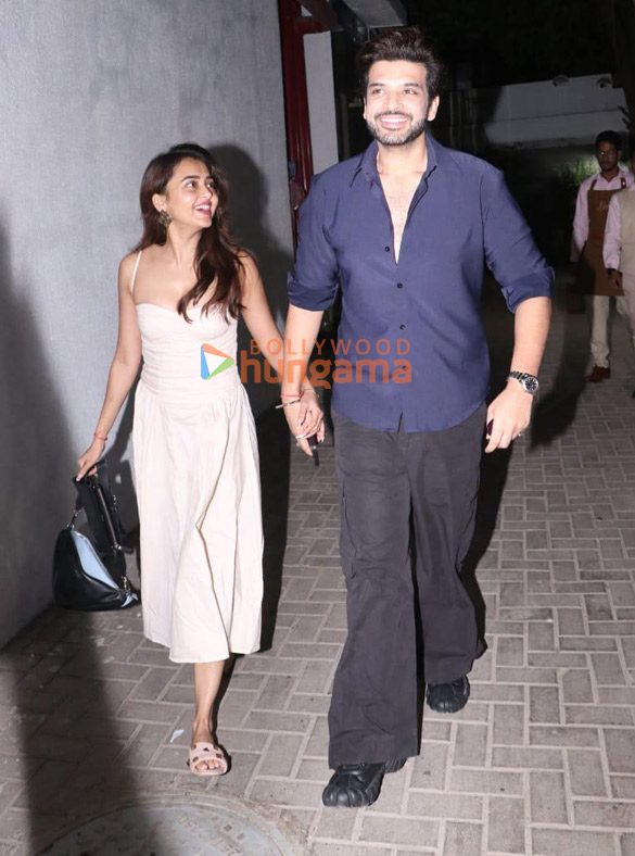 photos tejasswi prakash and karan kundrra snapped in santacruz 2