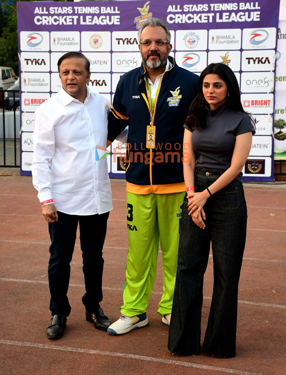 photos tiger shroff shilpa shetty mouni roy raj kundra arjun bijlani and others attend the the opening match of all star tennis ball cricket league in bandra 8
