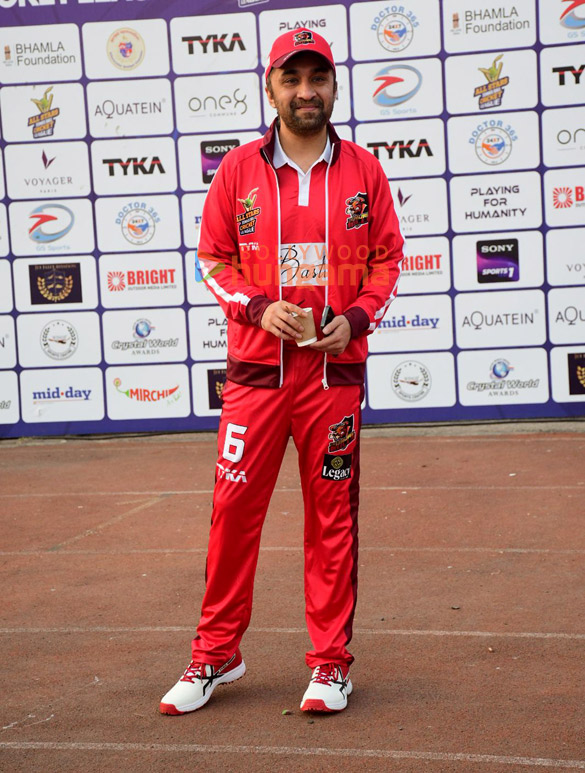 photos tiger shroff shilpa shetty mouni roy raj kundra arjun bijlani and others attend the the opening match of all star tennis ball cricket league in bandra 9