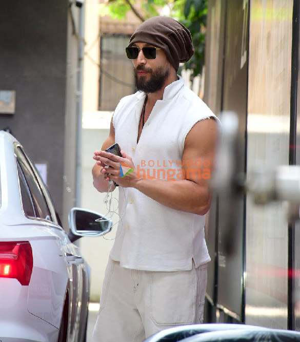 Photos: Tiger Shroff snapped in Bandra Photos: Tiger Shroff snapped in Bandra