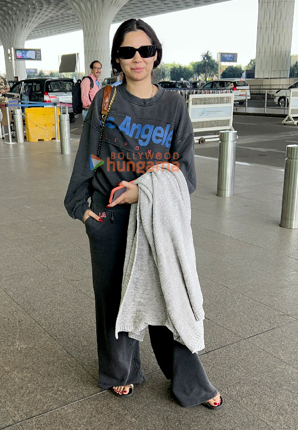 photos urvashi rautela malaika arora zahrah s khan and sana makbul snapped at the airport 3