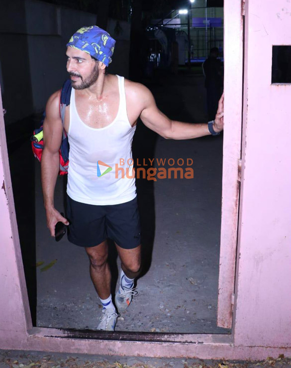 photos varun dhawan and dino morea snapped at the gym in bandra 1