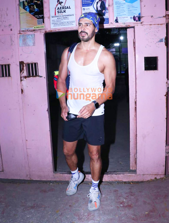 photos varun dhawan and dino morea snapped at the gym in bandra 2